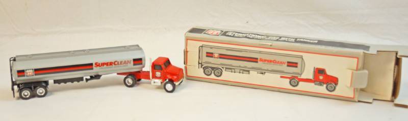 lot 6251 image: ERTL Collectible JMT Die Cast Metal Replica Phillips 66 International Cab with Tanker w original box