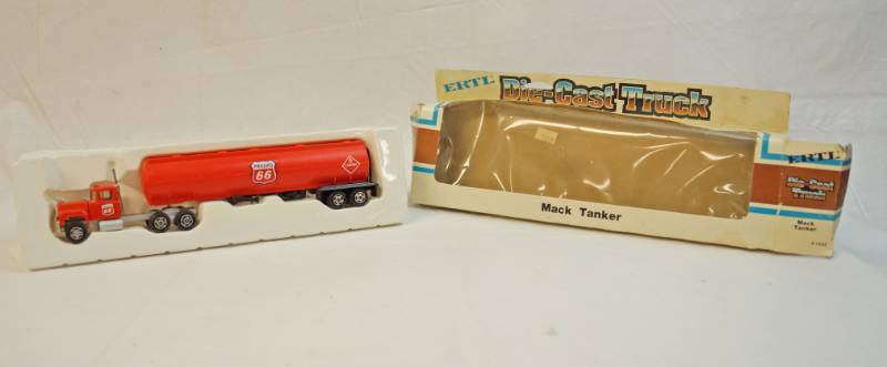 lot 6266 image: ERTL Collectible- Die Cast Phillips 66-Mack Tanker replica 164th scale- with opening engine hood-No 1332 in original box