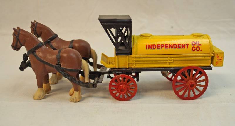 lot 6275 image: Collectible -Die Cast Independent Oil Company-Horse and Tanker Bank w key-see pics for condition