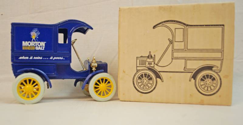 lot 6295 image: ERTL collectible -Die Cast-Morton Iodized Salt 1905 Delivery truck in original box -locking coin bank with key-125th scale-stock number 9787