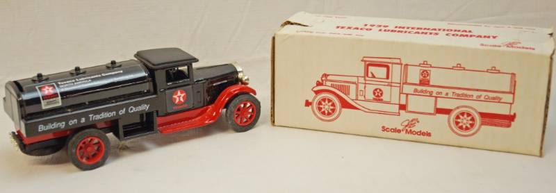 lot 6302 image: Joseph ERTL collectible -Die Cast scale model- 1929 International Texaco Lubricants Company Tanker Bank with key-in original box-stock number 4028