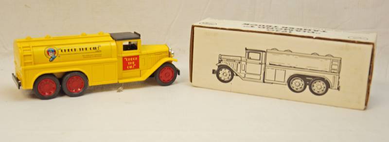 lot 6303 image: ERTL collectible -Die Cast- 1932 Diamond T Tanker Bank with key-in original box-134th scale- 1991 -stock number 9111UO