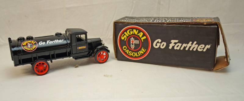 lot 6310 image: ERTL collectible -Die Cast- 1931 Hawkeye Signal Oil Company Tanker Bank with key-in original box- Number 1 in a series-134th scale- 1992 -stock number 1321