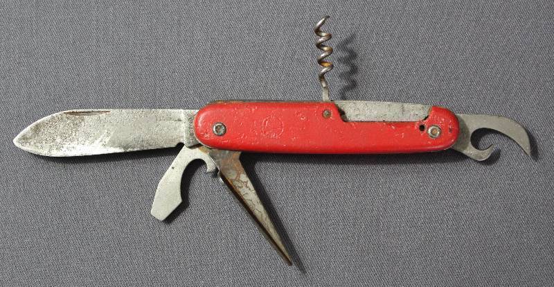 lot 9053 image: Vintage Colonial 4 Folding Multi-Tool Pocket Knife.