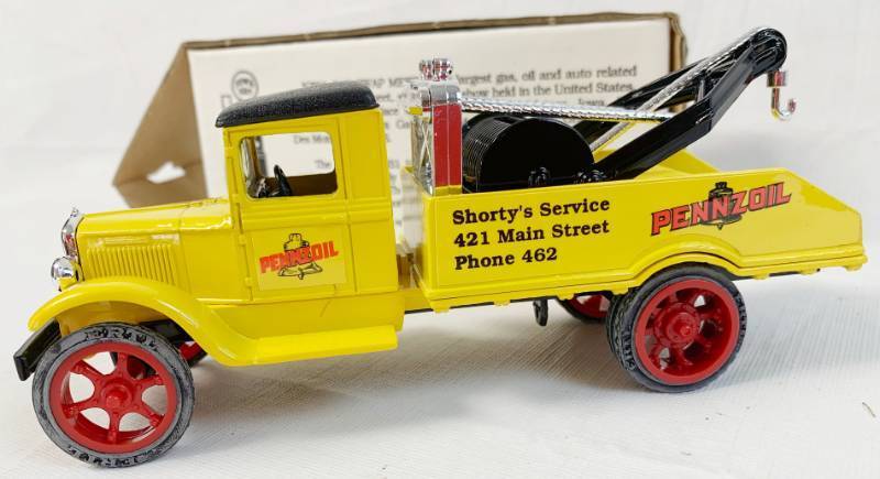 lot 8024 image: ERTL - Pennzoil - Shortys Service - 1931 Hawkeye Wrecker Bank - 134 Scale - Iowa Gas