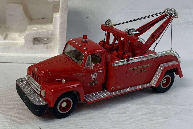 lot 8039 image: Phillips 66 - Kansas City Refinery 1930-1982 - International R 200 Series Truck Bank