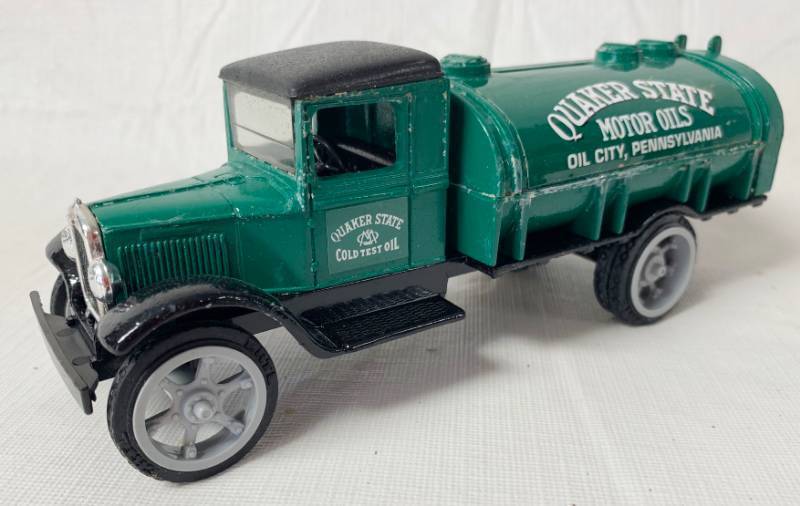 lot 8044 image: ERTL - Quaker State - Cold Test Oil - Oil City, Pennsylvania - 1931 Hawkeye Tanker Bank