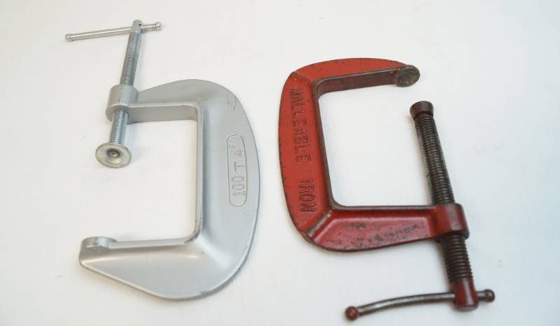 lot 5045 image: PSI woodworking iron C clamps-set of two-one marked 100-4