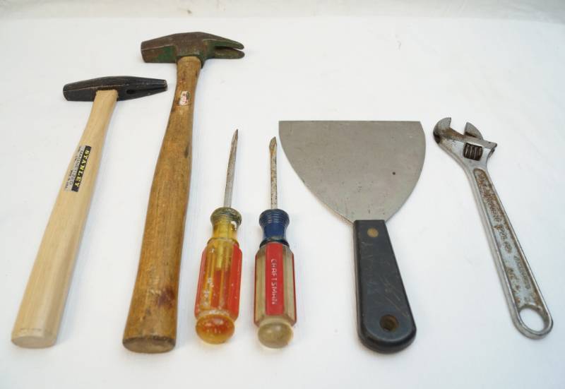 lot 5048 image: Lot of seven tools-wrenches, files, and a Craftsman screwdriver-see pics for more info