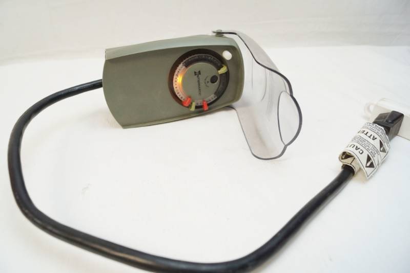 lot 6339 image: Intermatic outdoor timer with sockets to plug into-see pics