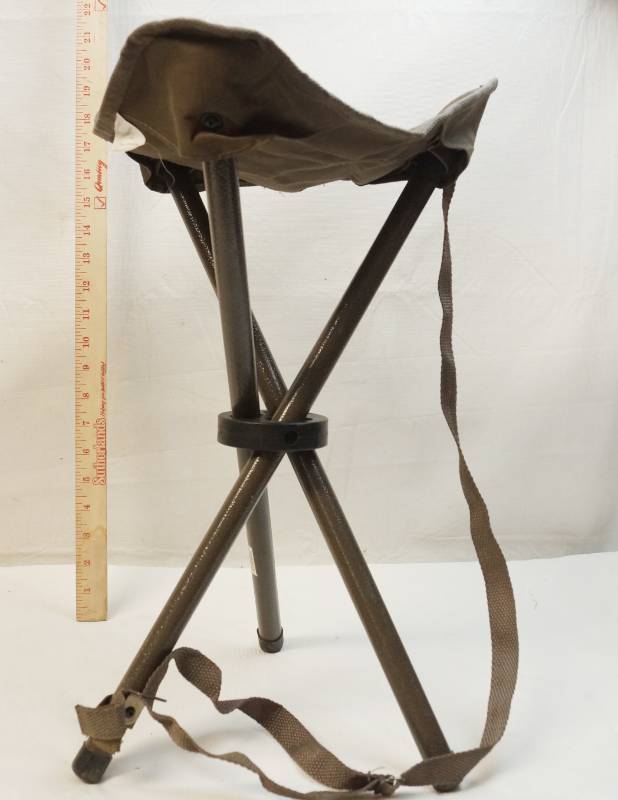 lot 6348 image: Camo-Game winner -triangle folding hunting seat with carrying strap