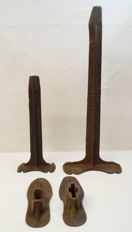 lot 8062 image: Lot of 2 Vintage Shoe Makers Irons - See pics