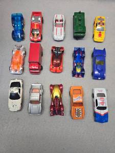 lot 485 image: Die-Cast Toy Car Collection Set of 15 Mixed Vehicles