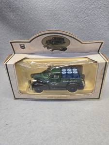 lot 491 image: Chevron Standard Oil Delivery Truck Die Cast Model