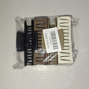 lot 37744 image: 3 womens hair clips