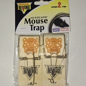 lot 40306 image: GOT PESTS GET REVENGE CONTAINS 2 TRAPS