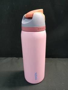 lot 4453 image: Owala FreeSip Insulated Stainless Steel Water Bottle - Retail $25