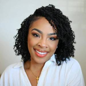 lot 27482 image: Yanky Twist Crochet Hair - 6 Inch 8 Packs (240 Strands) Natural Black Pre-twisted Fluffy Spring Mini Twist Short Bob Passion Twist, Pre-Looped Crochet Braids Braiding Hair (6 Inch, 1B-8P) - Retail $43