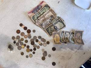 lot 31 image: Mixed World Currency and Coin Collection