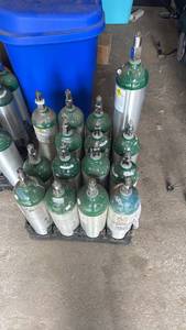 lot 35 image: Medical Oxygen Tanks Lot