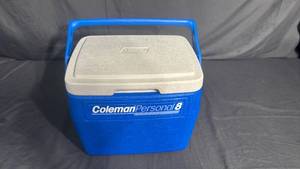 lot 78 image: Coleman Personal 8 Cooler with Handle