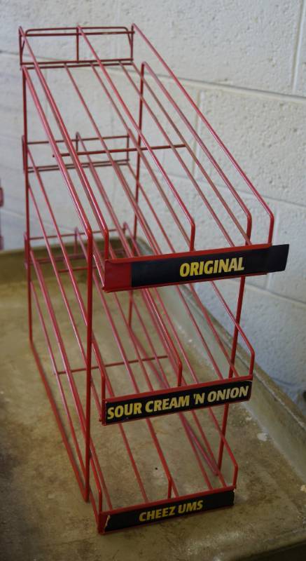 lot 1002 image: Nice Metal Restaurant Chip Rack