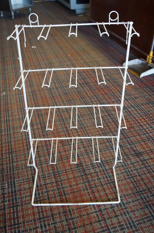 lot 1005 image: Restaurant Chip Product Rack