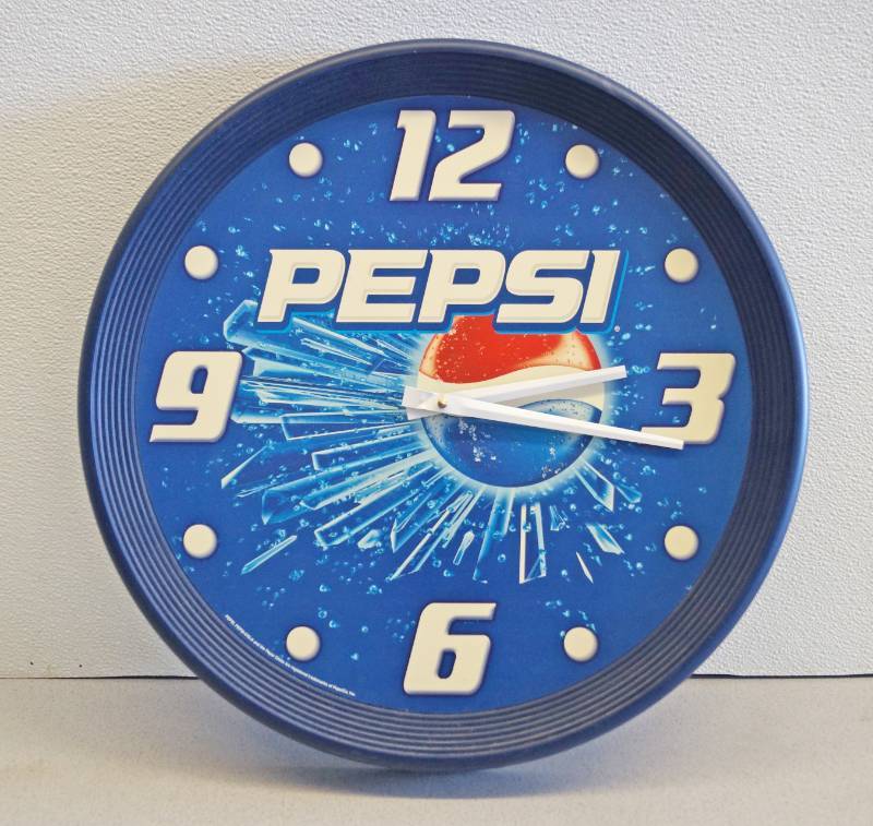lot 1020 image: Large Pepsi Clock - Great Condition, Battery Operated - 17.5 diameter