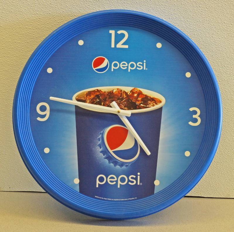 lot 1021 image: Large Pepsi Clock - Great Condition, Battery Operated - 17.5 diameter