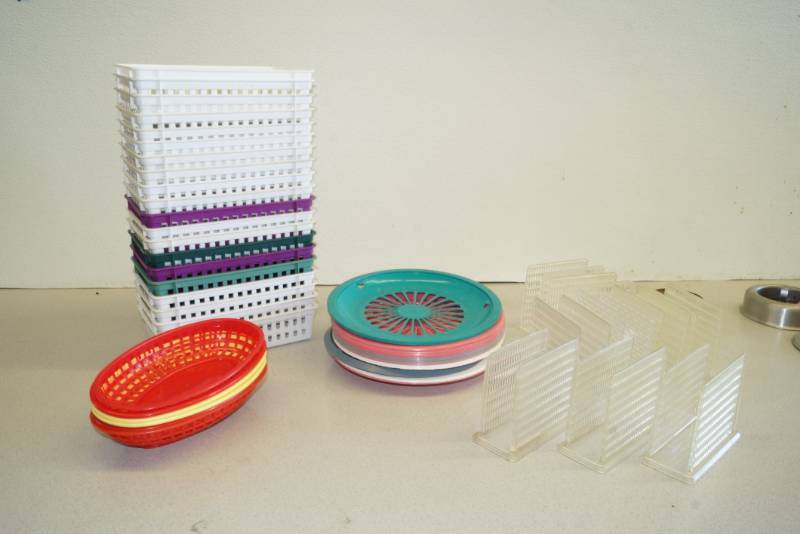 lot 1047 image: Restaurant Serving Baskets and Trays