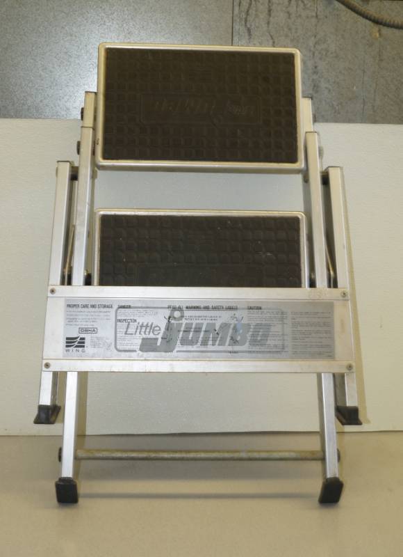 lot 1050 image: Heavy Duty Folding Step Stool