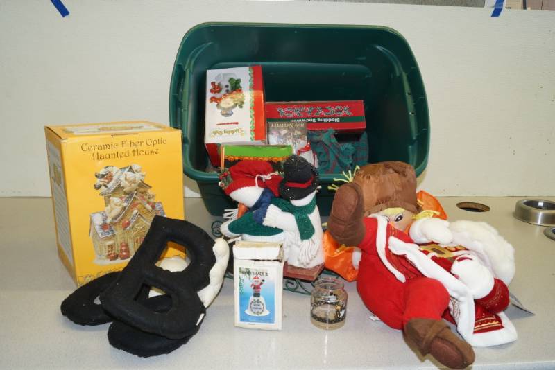 lot 1060 image: Misc Tub of Holiday Items - Some in Boxes