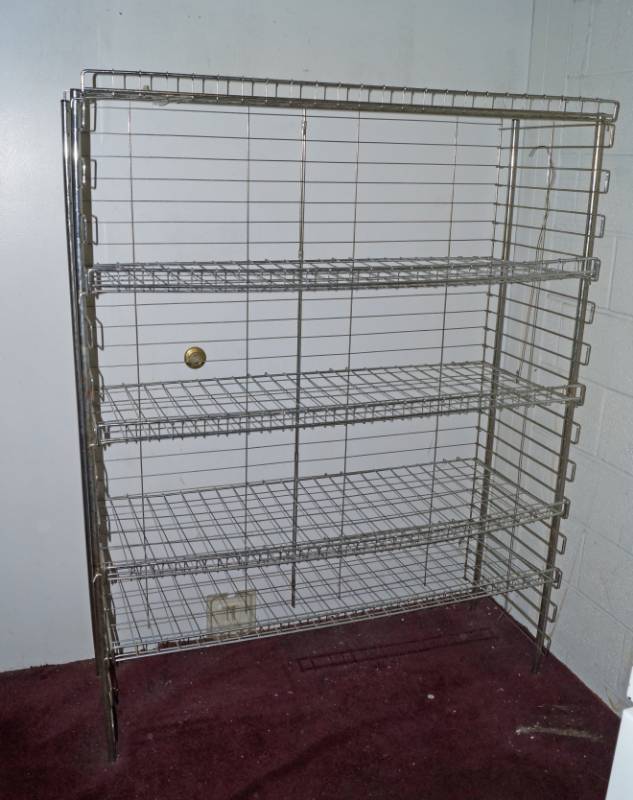 lot 1076 image: 4 Foot Metal Wire Shelving