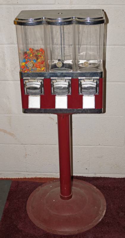 lot 1084 image: Commercial Coin Operated Candy Machine - No Key