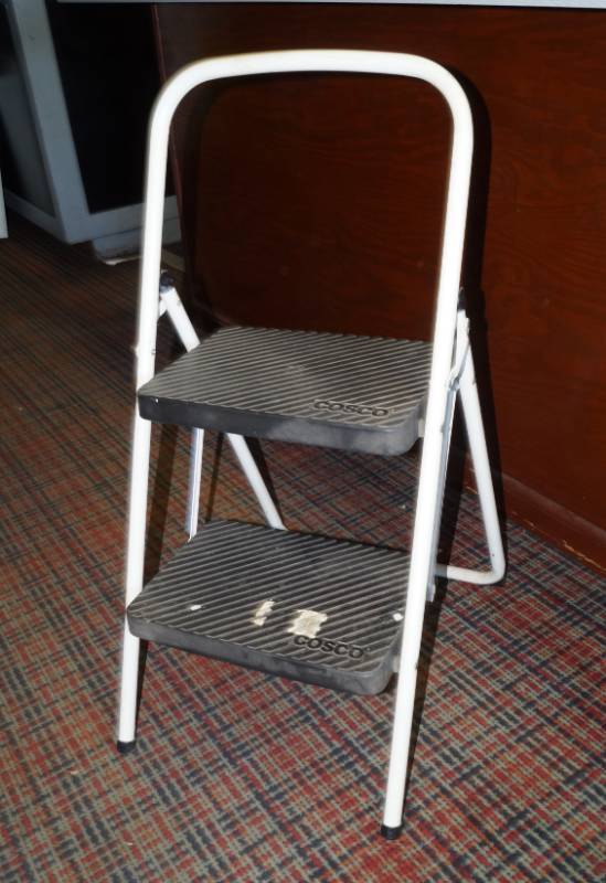 lot 1110 image: Folding Step Stool