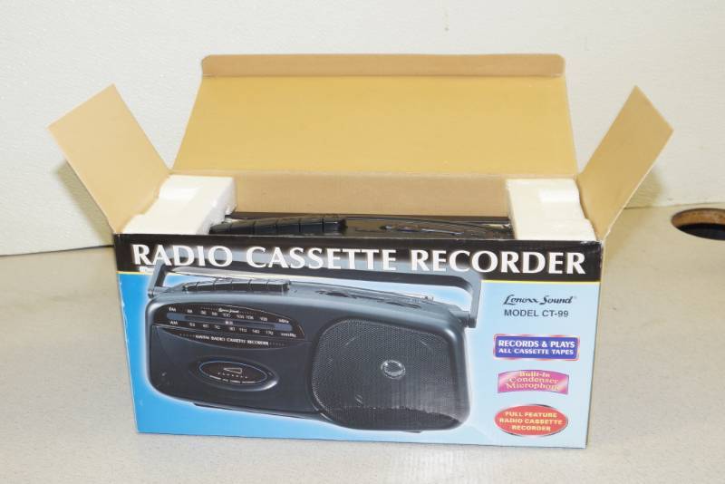 lot 1122 image: Lenoxx Sound CT-99 Radio Cassette Recorder in Box