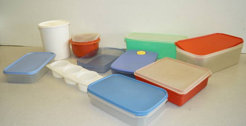lot 1142 image: Lot of Tupperware with Lids