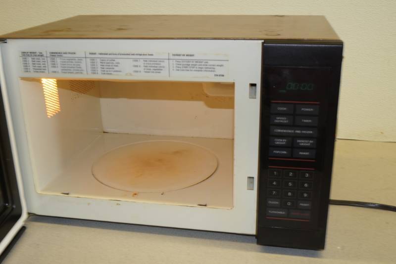 Sold at Auction: Working Magic Chef Microwave