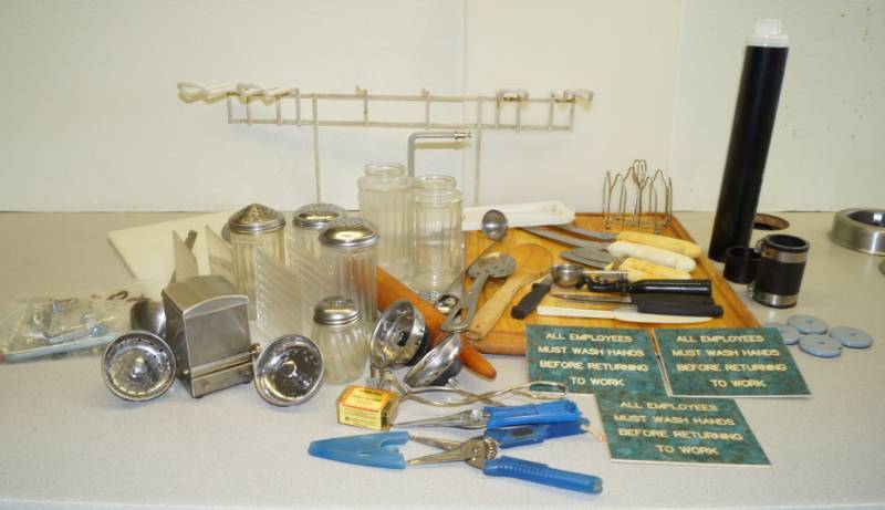 lot 1147 image: Misc Restaurant and Kitchen Items