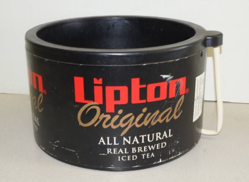 lot 1153 image: Lipton Original Iced Tea Cooler