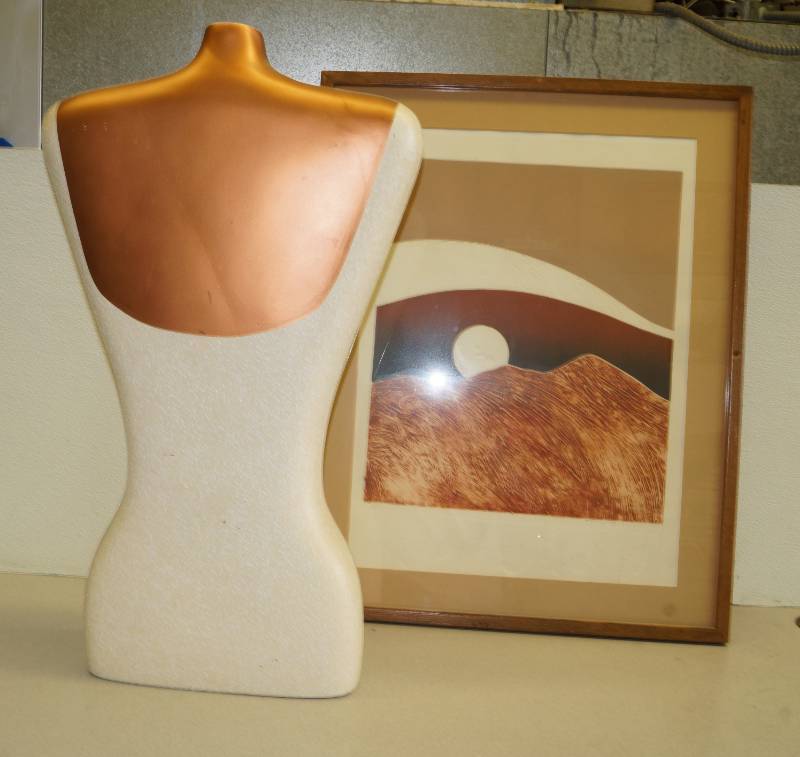 lot 1157 image: Nice Display Items