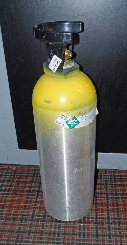lot 1172 image: CO2 Bottle