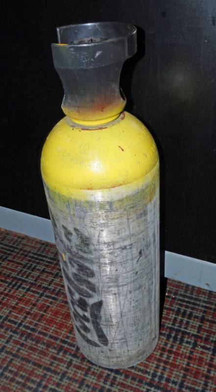 lot 1173 image: CO2 Bottle