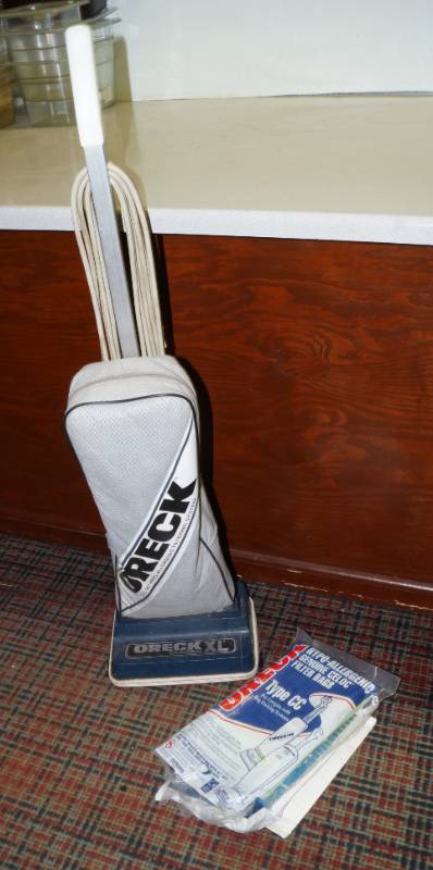 lot 1182 image: Oreck - M#XL2310RSN- Classic XL Vacuum Sweeper - Works With Extra Bags