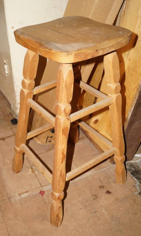 lot 1189 image: Wooden Bar Stool