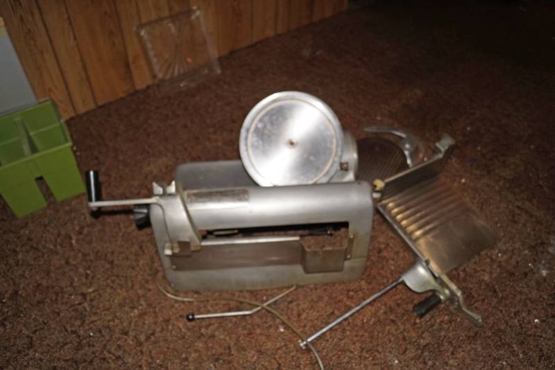 lot 1200 image: Hobart 1712 Electric Meat Slicer - Works - See Video
