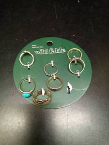 lot 1064 image: Wild Fable Assorted Sizes Ring Set - Retail $10