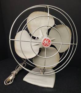 lot 47 image: Vintage GE Metal Oscillating Table or Hangable Wall Fan - Model #F11S106- 15in T x 12in W x 10.5in D - Works
