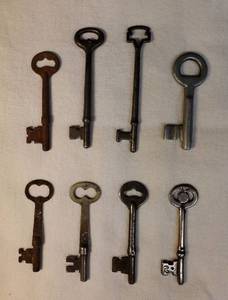 lot 56 image: Collection of Antique Metal Skeleton Keys - 8 Total