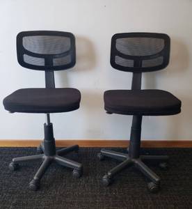 lot 59 image: Pair of Rolling Office Chairs - Adjustable Height